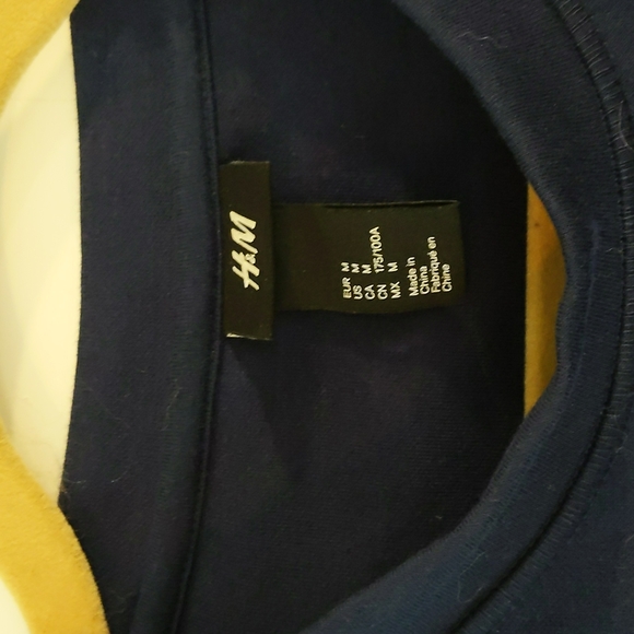 H&M Sweatshirt - Picture 2 of 2